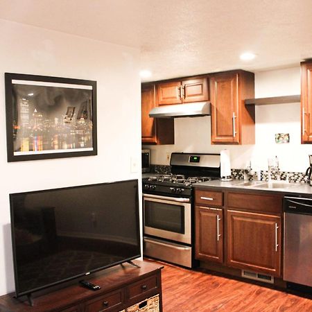 1 Bed Apt - Amazing Location 1 Block To Carson St Pittsburgh Exterior foto