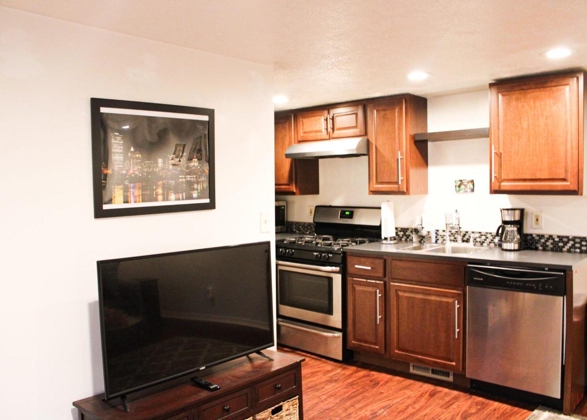 1 Bed Apt - Amazing Location 1 Block To Carson St Pittsburgh Exterior foto